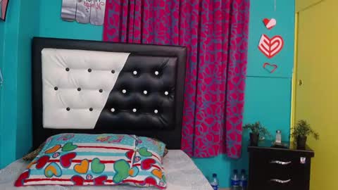 Snapshot of valerie_mase chatting on 20, 10, 2025 vale online show from 20, 10, 2025