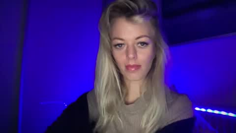 Snapshot of valerieluvsugar chatting on 28, 11, 2025 Valerie online show from 28, 11, 2025