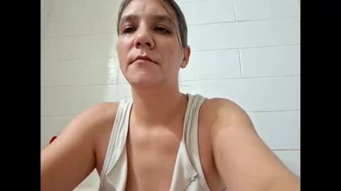 Snapshot of valerierayne13 chatting on 6, 1, 2026 ValerieRayne online show from 6, 1, 2026