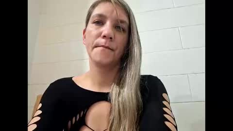 Snapshot of valerierayne13 chatting on 21, 3, 2026 ValerieRayne online show from 21, 3, 2026