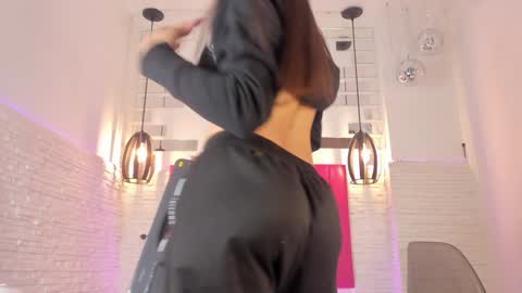 Vallolet Peach  online show from 7, 1, 2025