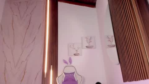 Vallolet Peach  online show from 4, 10, 2025