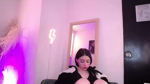 Snapshot of vallolett__ chatting on 5, 2, 2026 vallolett__ online show from 5, 2, 2026