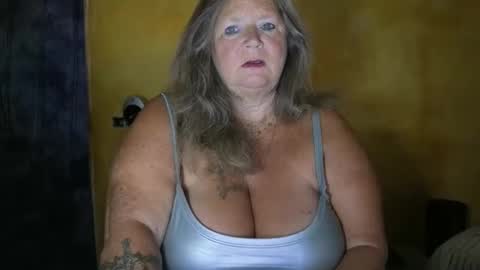 vampwoman online show from 4, 5, 2026