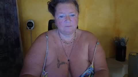 Snapshot of vampwoman chatting on 23, 7, 2026 vampwoman online show from 23, 7, 2026