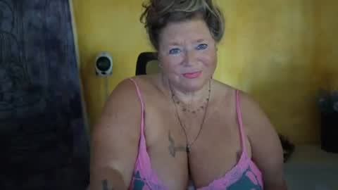 Snapshot of vampwoman chatting on 25, 7, 2026 vampwoman online show from 25, 7, 2026