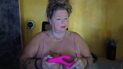 Snapshot of vampwoman chatting on 26, 7, 2026 vampwoman online show from 26, 7, 2026