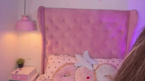 Snapshot of vanelope_evans_ chatting on 17, 12, 2025 vanelope_evans_ online show from 17, 12, 2025