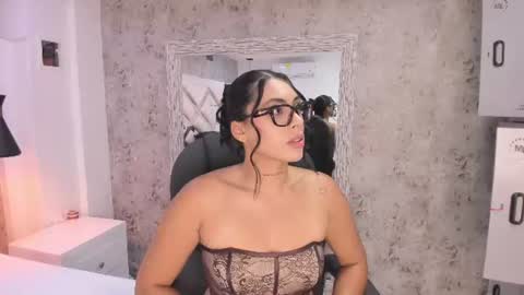Snapshot of vanessa_rain_ chatting on 8, 8, 2026 Vanessa online show from 8, 8, 2026