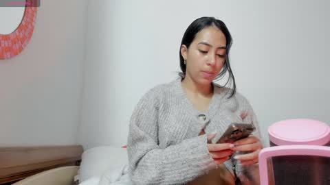 vanessaadol online show from 4, 1, 2025