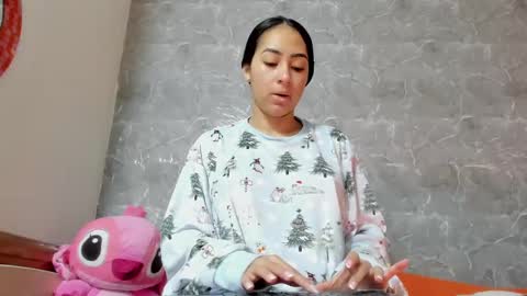 vanessaadol online show from 24, 2, 2025