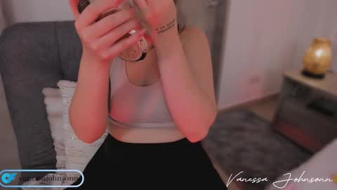 Snapshot of vanessajohnsonn chatting on 14, 10, 2025 vanessajohnsonn online show from 14, 10, 2025