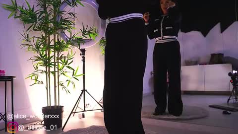 Vanessa Simon online show from 17, 2, 2025