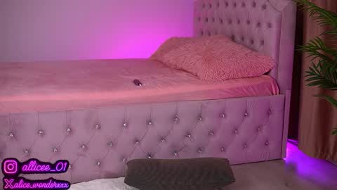 Vanessa Simon online show from 18, 9, 2025