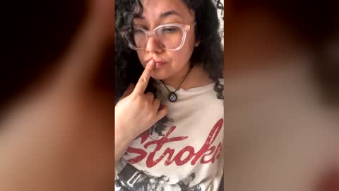 Snapshot of vanesssamilf_89 chatting on 29, 3, 2026 V A N E S S A online show from 29, 3, 2026