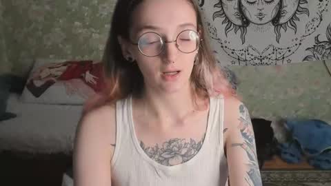 Snapshot of vanilla_arya chatting on 7, 5, 2026 Adelina online show from 7, 5, 2026
