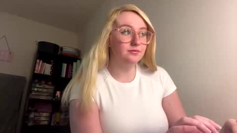 vanillapuddingpie online show from 7, 1, 2025