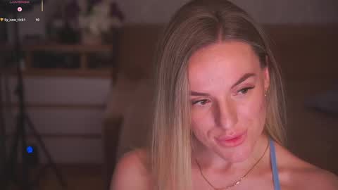 Snapshot of vanille_mystery chatting on 15, 5, 2026 Sophie online show from 15, 5, 2026