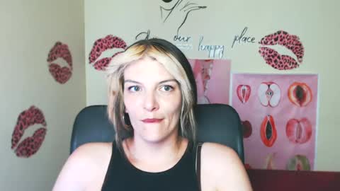 Snapshot of vanrey_ chatting on 26, 6, 2026 Vanessa online show from 26, 6, 2026