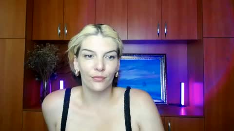 Snapshot of vanrey_ chatting on 7, 7, 2026 Vanessa online show from 7, 7, 2026