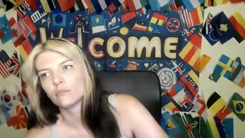 Snapshot of vanrey_ chatting on 8, 7, 2026 Vanessa online show from 8, 7, 2026