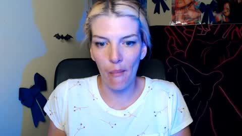 Snapshot of vanrey_ chatting on 12, 7, 2026 Vanessa online show from 12, 7, 2026