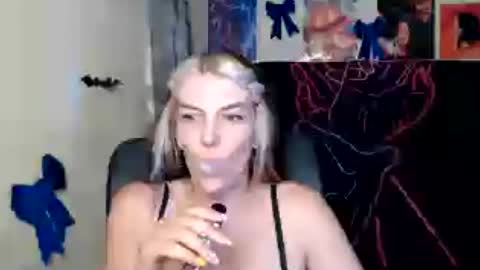 Snapshot of vanrey_ chatting on 24, 7, 2026 Vanessa online show from 24, 7, 2026