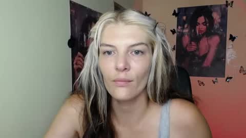 Snapshot of vanrey_ chatting on 28, 7, 2026 Vanessa online show from 28, 7, 2026