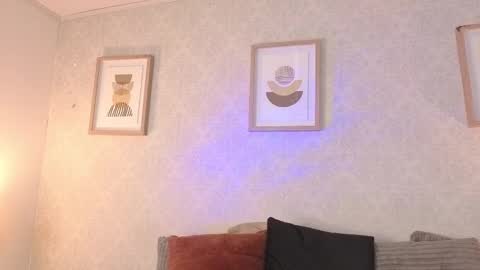 Vee Simons online show from 24, 11, 2025