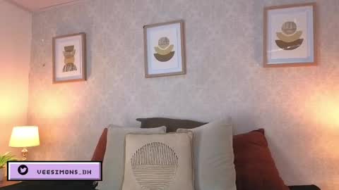 Vee Simons online show from 8, 5, 2026