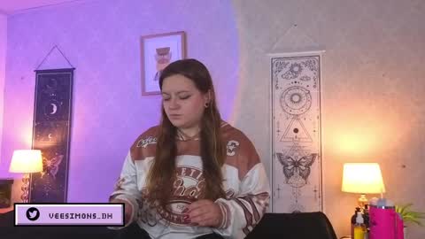 Vee Simons online show from 8, 6, 2026
