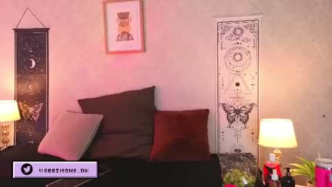 Vee Simons online show from 27, 6, 2026