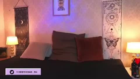 Vee Simons online show from 4, 7, 2026