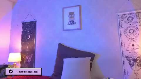 Vee Simons online show from 10, 7, 2026