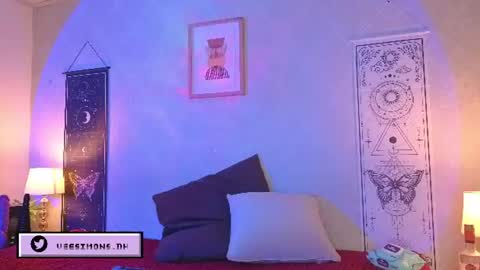 Vee Simons online show from 14, 7, 2026