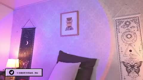 Vee Simons online show from 15, 7, 2026
