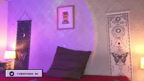 Vee Simons online show from 21, 7, 2026
