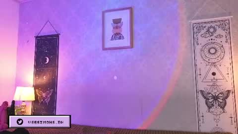 Vee Simons online show from 24, 7, 2026