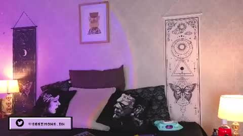 Vee Simons online show from 29, 7, 2026