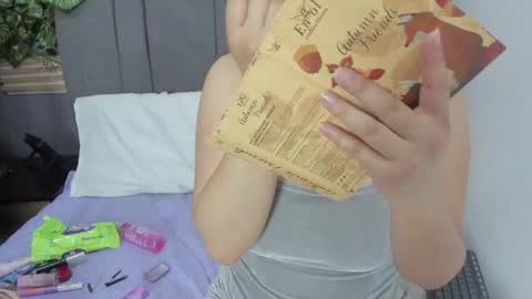 Snapshot of velakimm chatting on 3, 11, 2025 Isabella online show from 3, 11, 2025