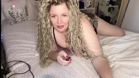 Snapshot of vellinka chatting on 7, 10, 2025 vellinka online show from 7, 10, 2025