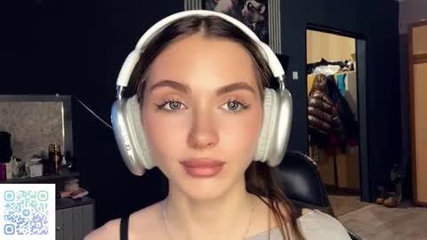 Snapshot of veluxe chatting on 19, 3, 2026 Nia online show from 19, 3, 2026