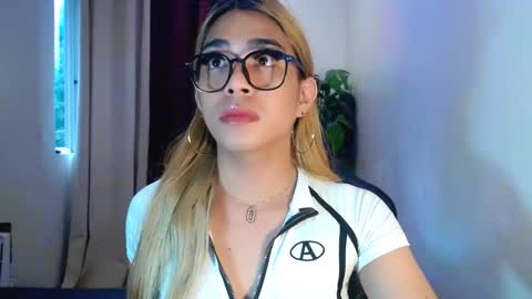 velvet_delux69 online show from 9, 10, 2025