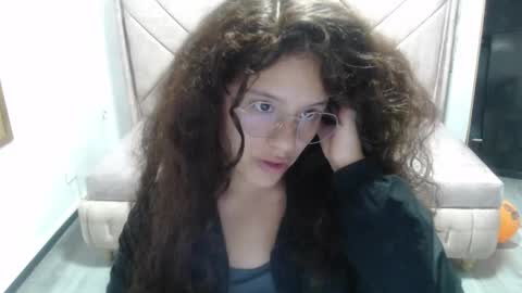 Snapshot of velvet_moon_v chatting on 28, 10, 2025 velvet_moon_v online show from 28, 10, 2025