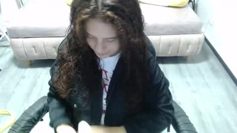 Snapshot of velvet_moon_v chatting on 18, 11, 2025 velvet_moon_v online show from 18, 11, 2025