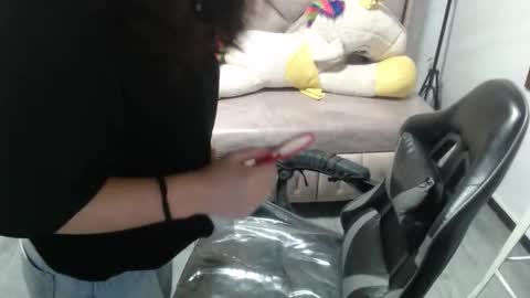 Snapshot of velvet_moon_v chatting on 19, 11, 2025 velvet_moon_v online show from 19, 11, 2025