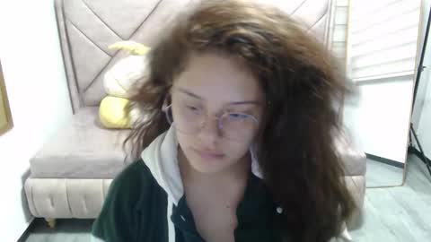 Snapshot of velvet_moon_v chatting on 16, 12, 2025 velvet_moon_v online show from 16, 12, 2025