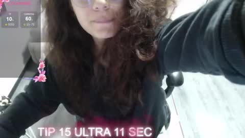 Snapshot of velvet_moon_v chatting on 19, 12, 2025 velvet_moon_v online show from 19, 12, 2025