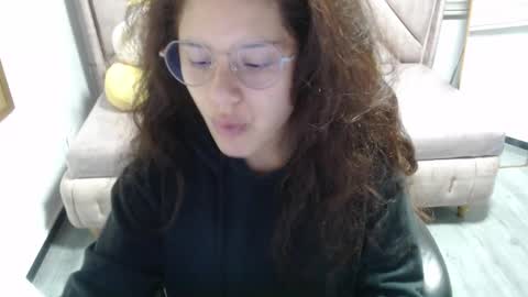 Snapshot of velvet_moon_v chatting on 20, 12, 2025 velvet_moon_v online show from 20, 12, 2025