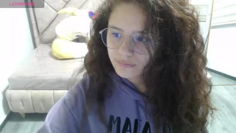 Snapshot of velvet_moon_v chatting on 8, 1, 2026 velvet_moon_v online show from 8, 1, 2026